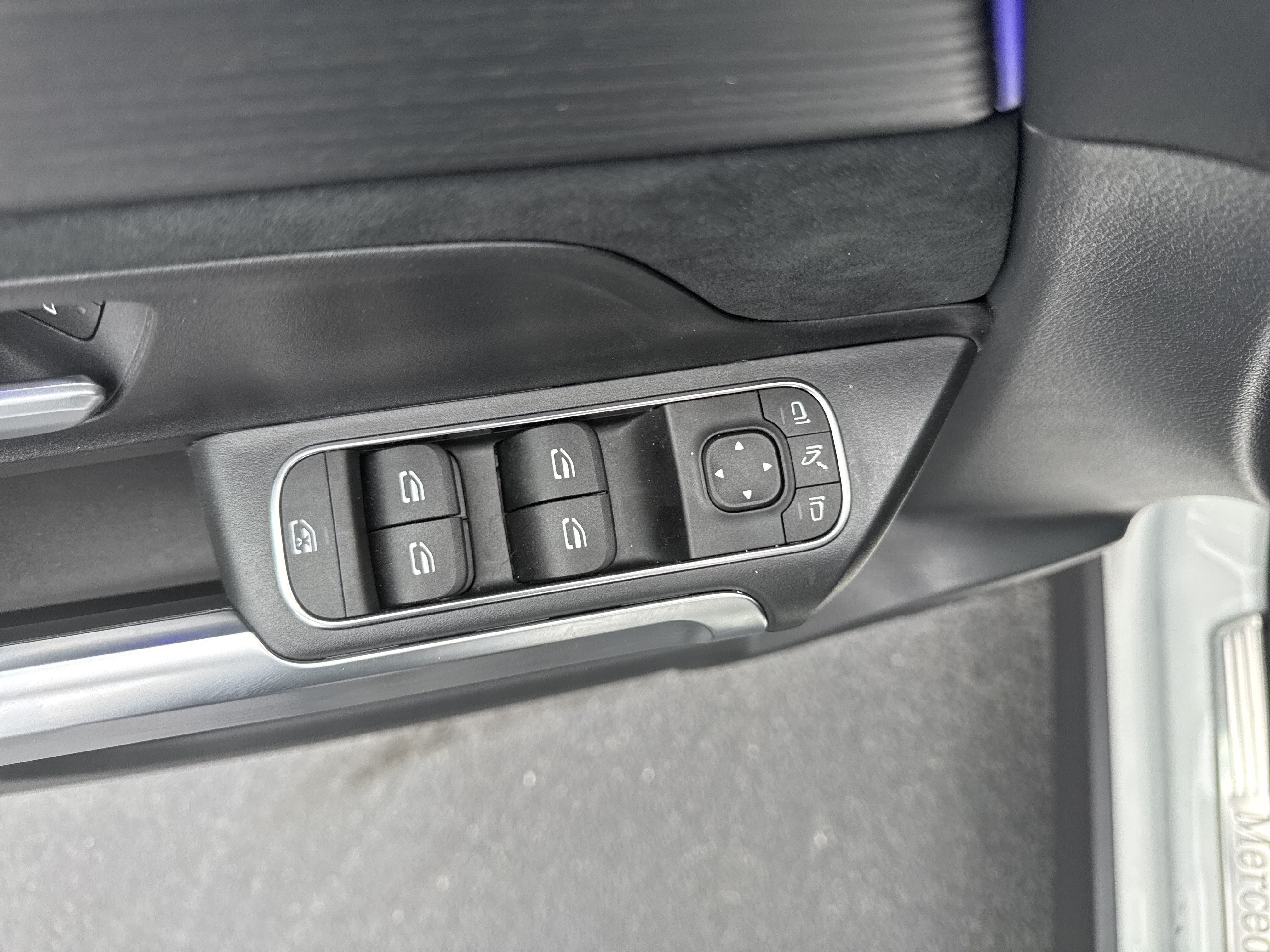 Certified 2025 Mercedes-Benz GLB 250 4MATIC image 15