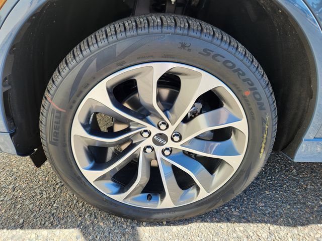 New 2026 Lincoln Aviator AWD w/ Jet Appearance Package image 18