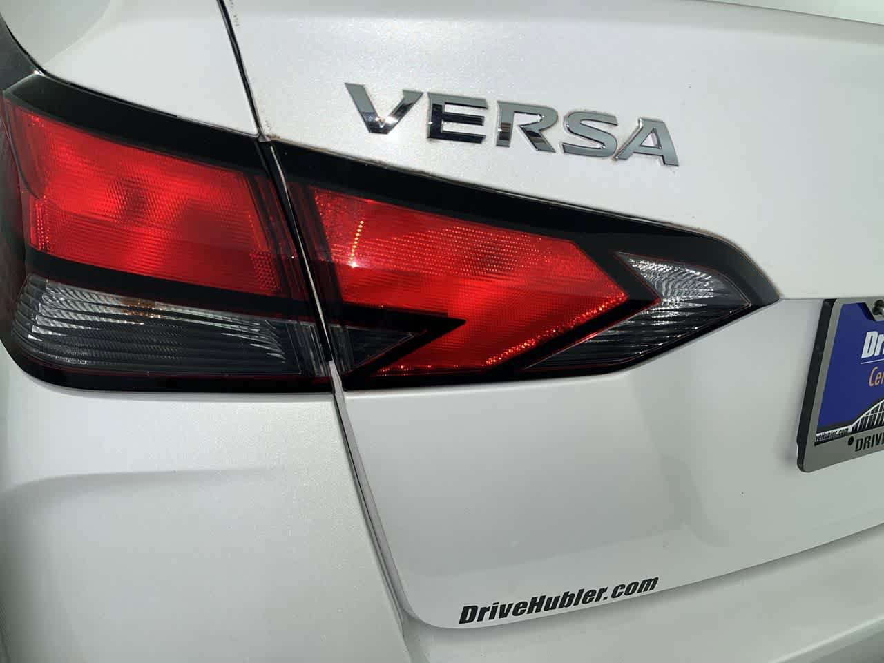 Used 2022 Nissan Versa SV FWD image 11