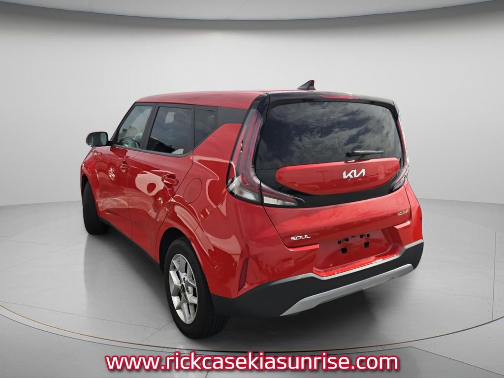 Used 2023 Kia Soul LX w/ LX Technology Package FWD image 6