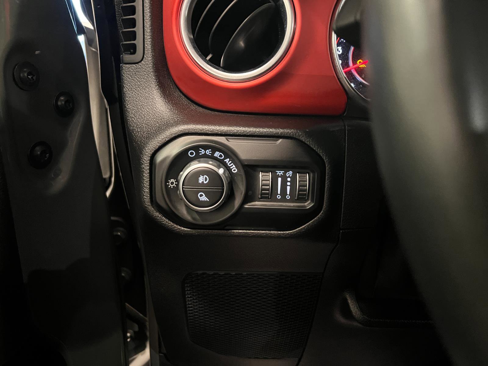Used 2020 Jeep Gladiator Rubicon image 15
