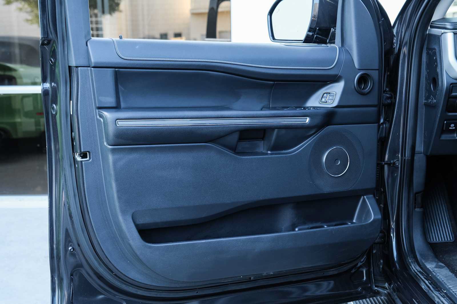 Used 2023 Ford Expedition XLT RWD image 36