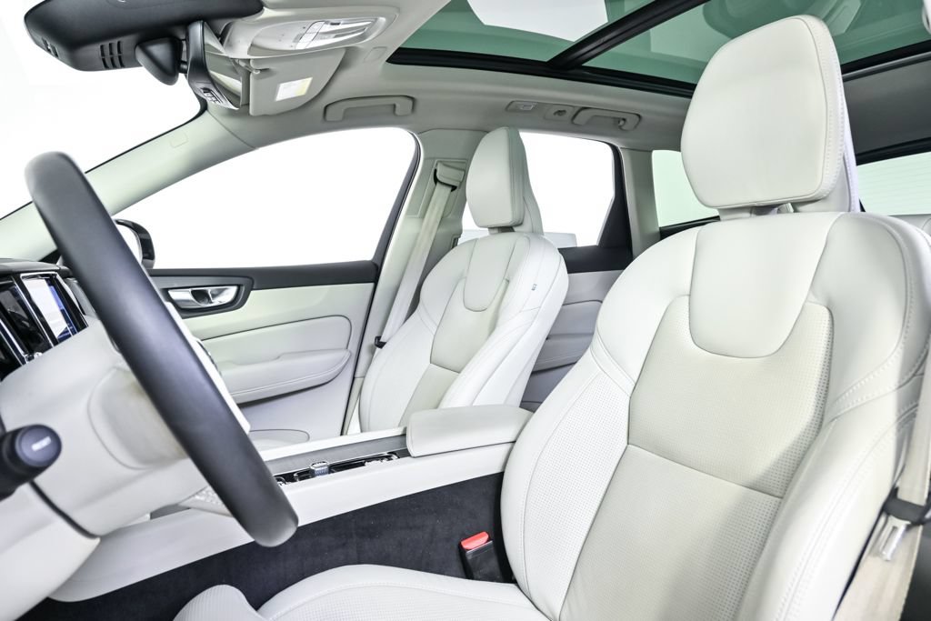 Certified 2024 Volvo XC60 B5 Ultimate AWD/4WD image 7