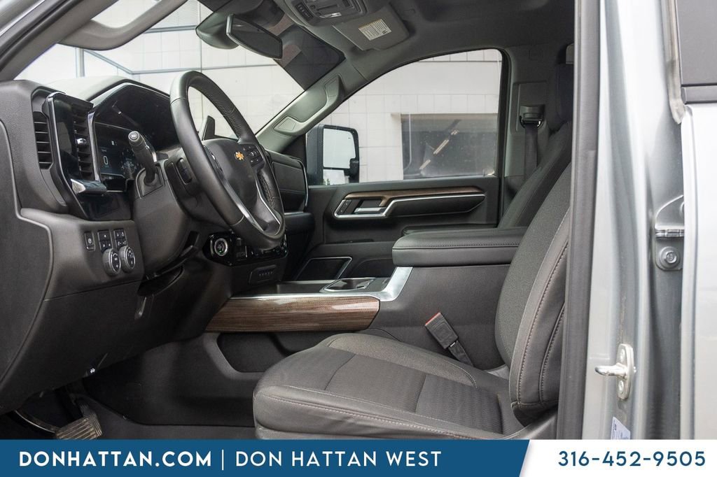 Used 2024 Chevrolet Silverado 3500 LT w/ All Star Edition AWD/4WD image 3