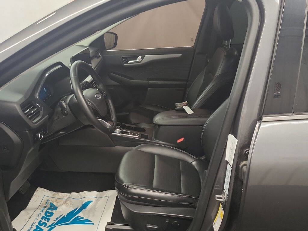 Used 2023 Ford Escape Platinum image 5