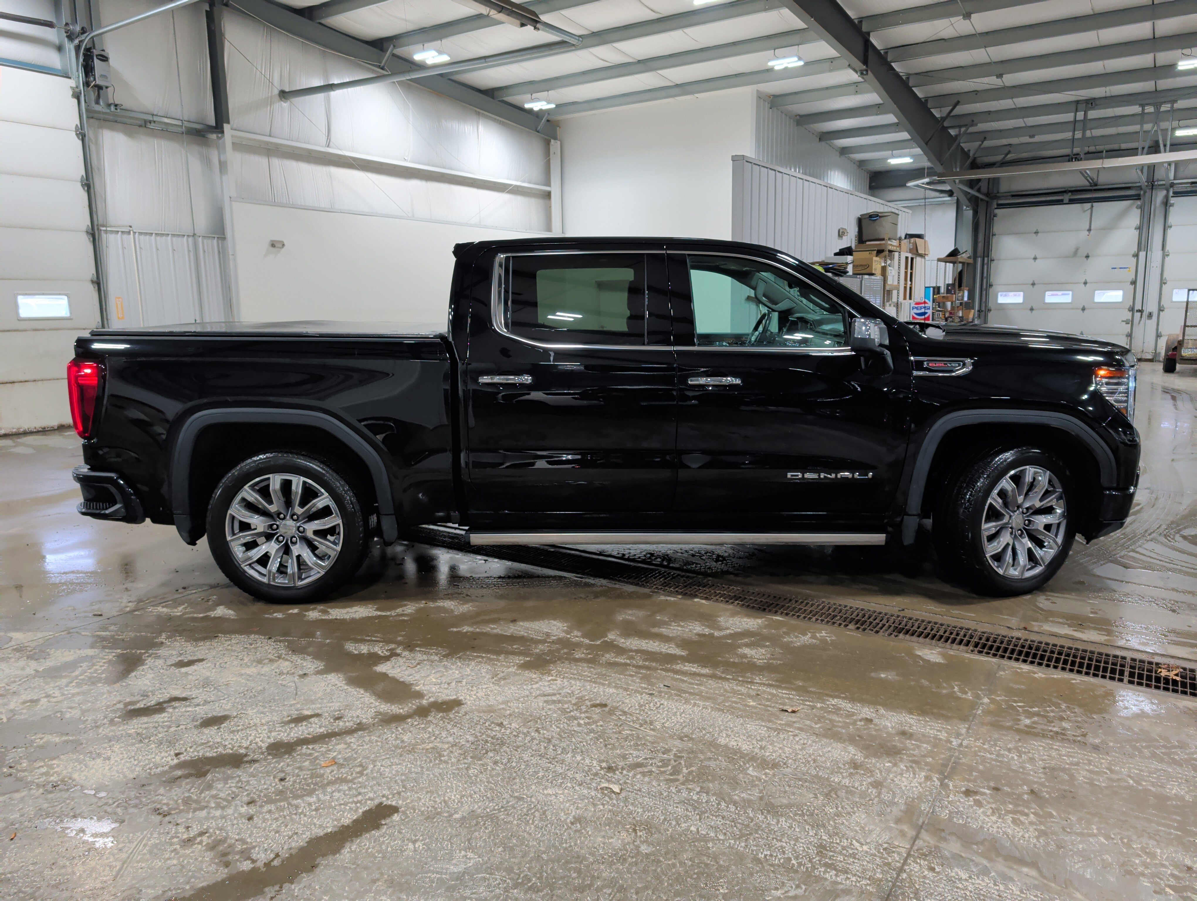 Used 2023 GMC Sierra 1500 Denali w/ Denali Reserve Package AWD/4WD image 2