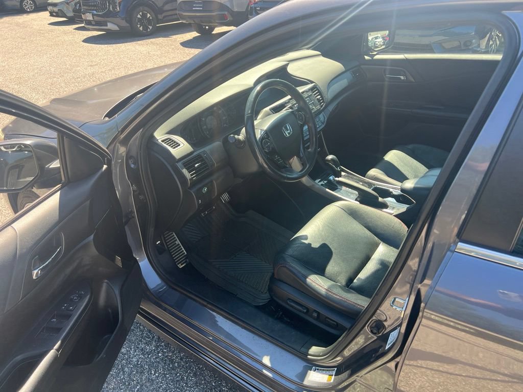 Used 2017 Honda Accord Sport Special Edition image 4