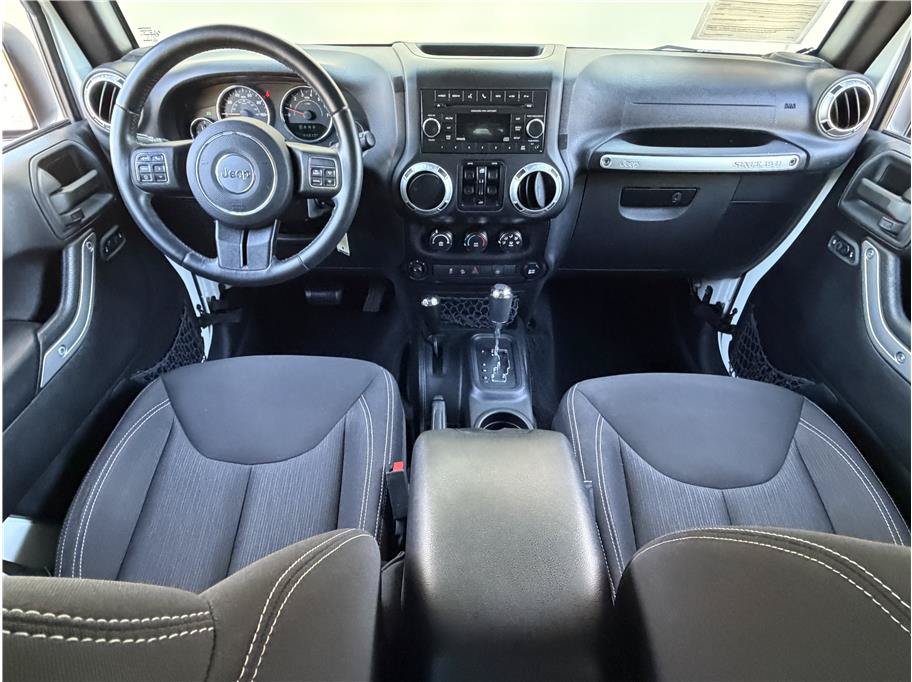 Used 2015 Jeep Wrangler Unlimited Sahara w/ Connectivity Group AWD/4WD image 7