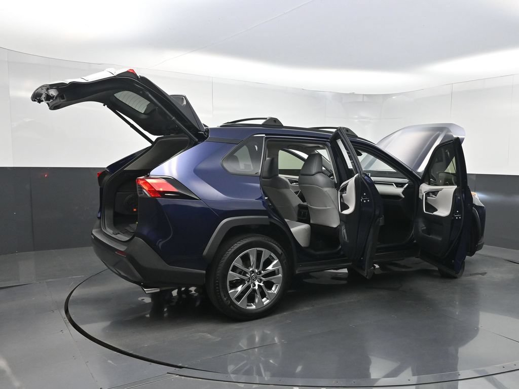 Used 2020 Toyota RAV4 Limited FWD image 39