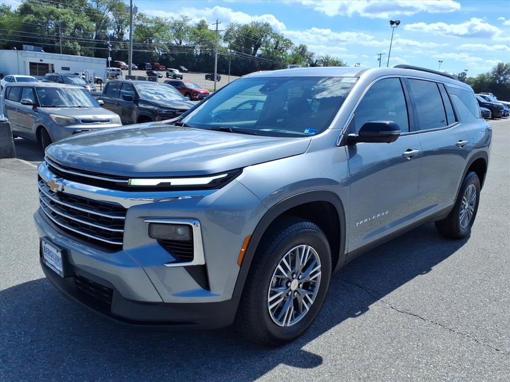 New 2026 Chevrolet Traverse LT w/ Driver Confidence Package AWD/4WD image 7
