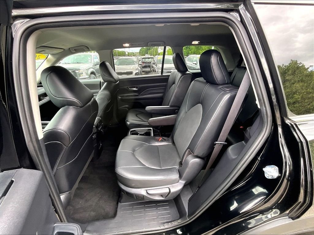 Used 2025 Toyota Grand Highlander AWD image 15