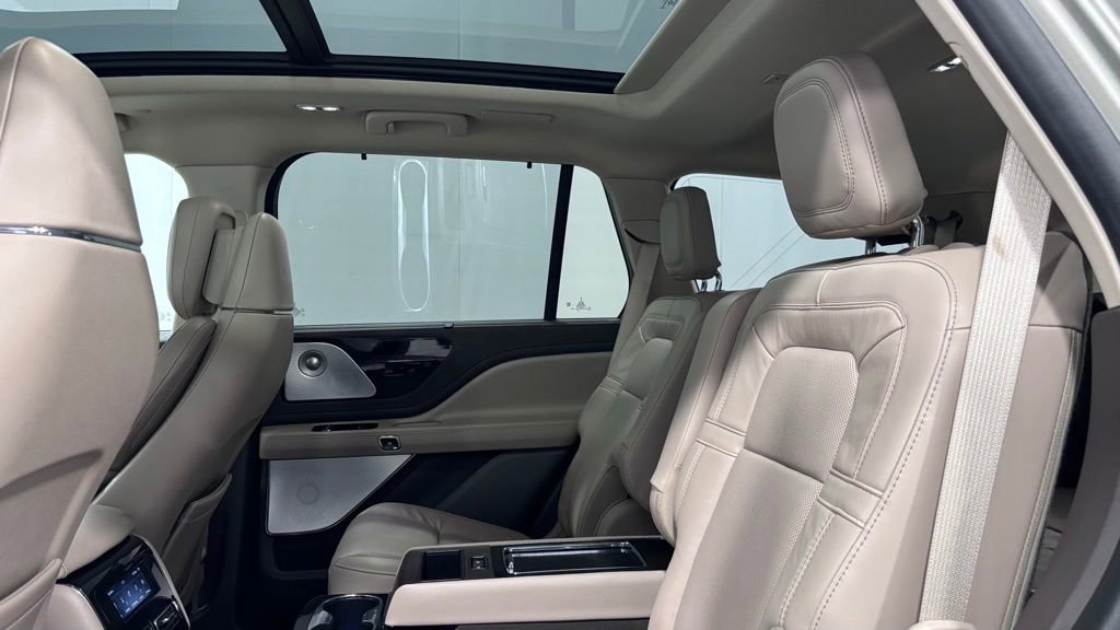 Used 2023 Lincoln Aviator Reserve w/ Equipment Group 201A AWD/4WD image 22