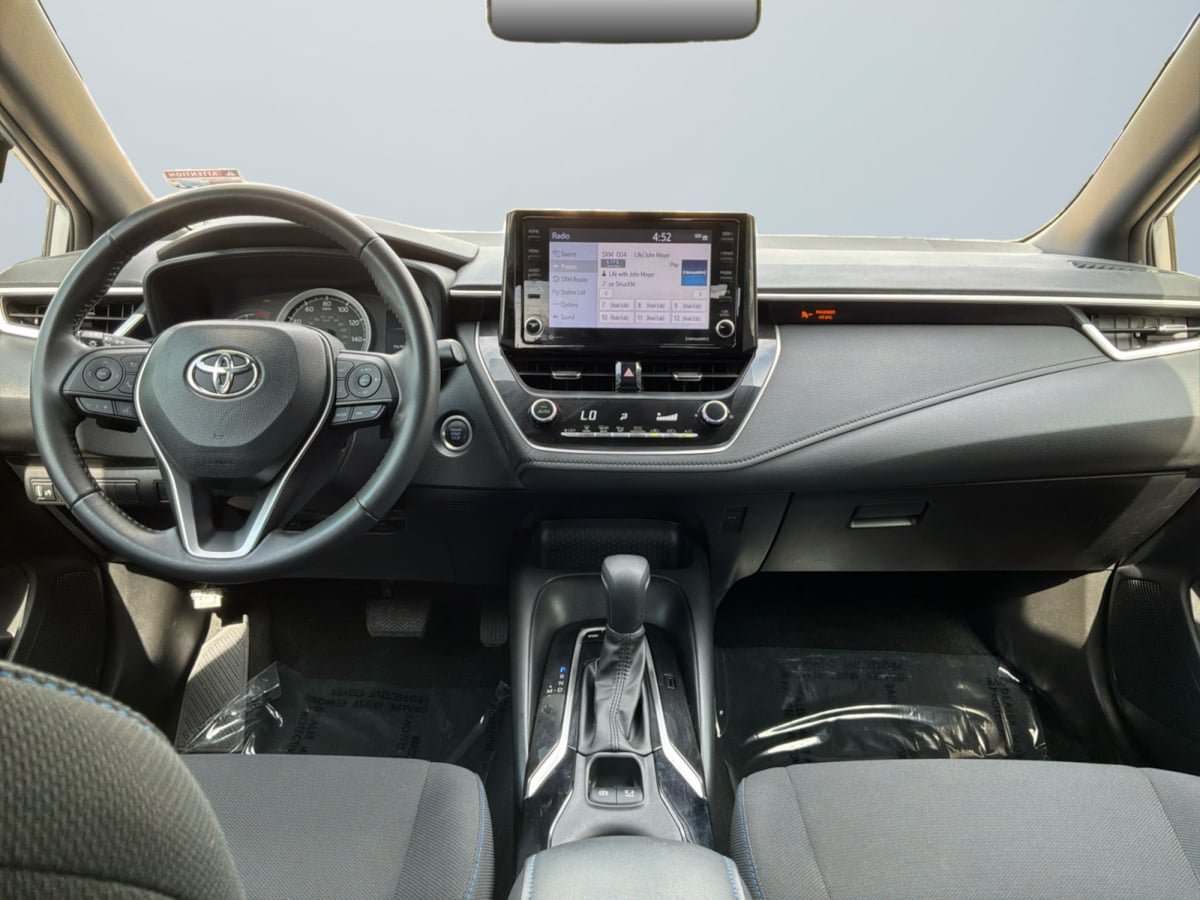 Used 2022 Toyota Corolla SE w/ SE Premium Package FWD image 10