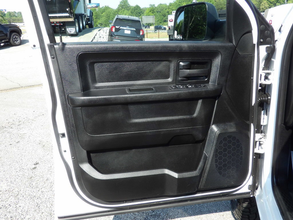 Used 2022 RAM 3500 Tradesman w/ Chrome Appearance Group AWD/4WD image 14