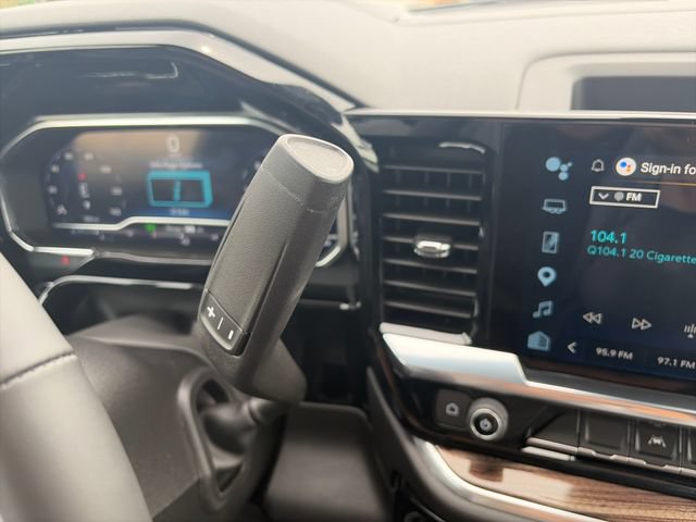 Used 2025 Chevrolet Silverado 1500 LT AWD/4WD image 25