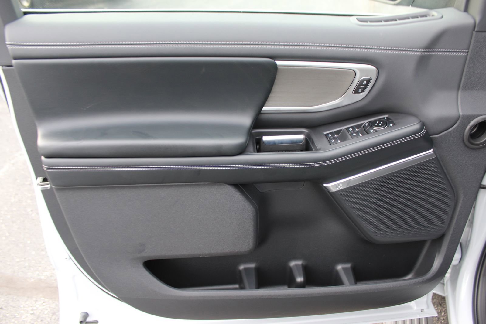 New 2025 Ford Expedition Max Platinum w/ Driver's Package image 19