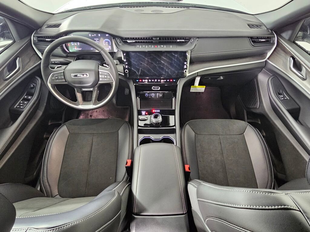 New 2026 Jeep Grand Cherokee Altitude image 19