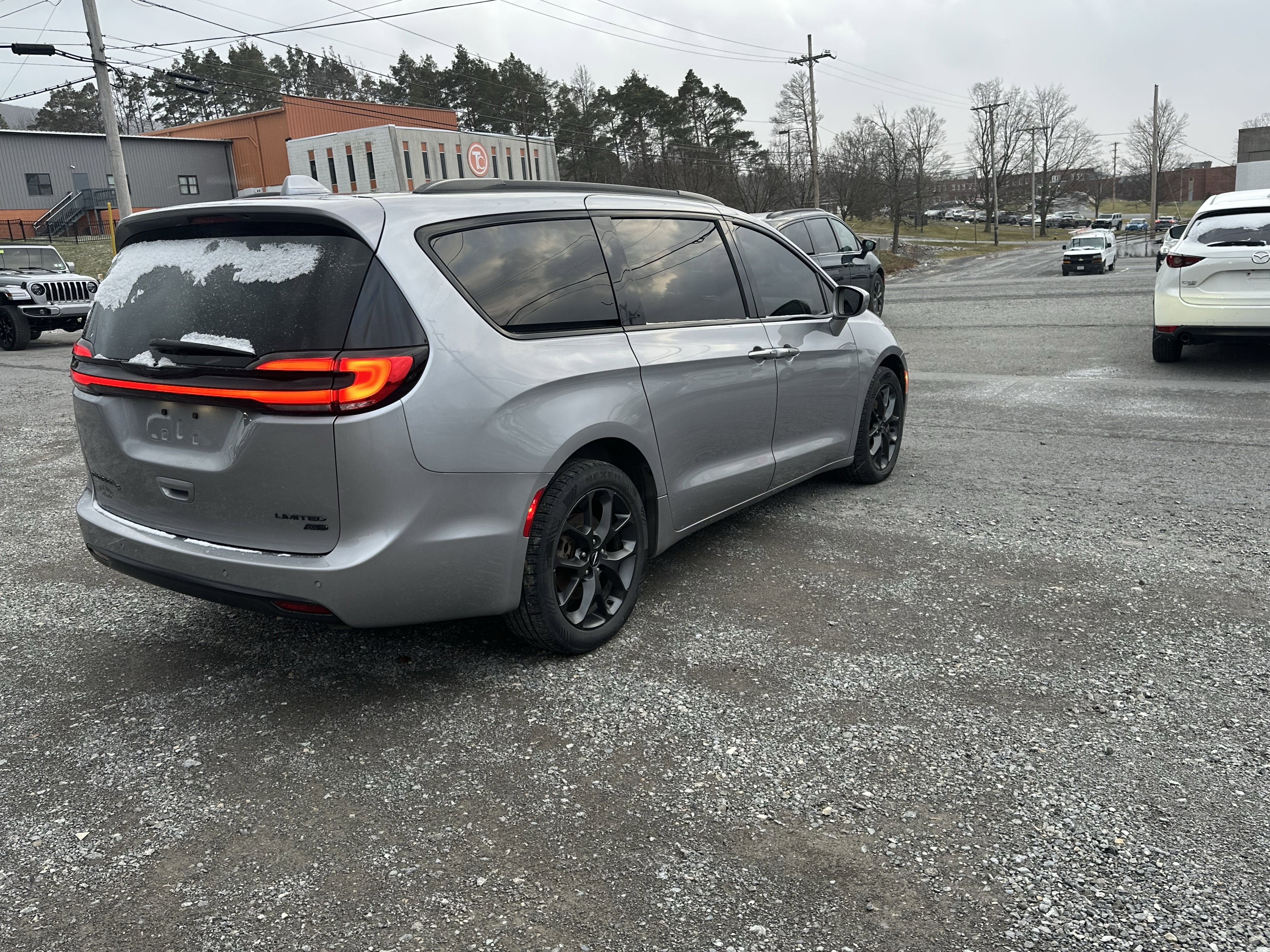 Used 2021 Chrysler Pacifica Limited w/ S Appearance Package image 10