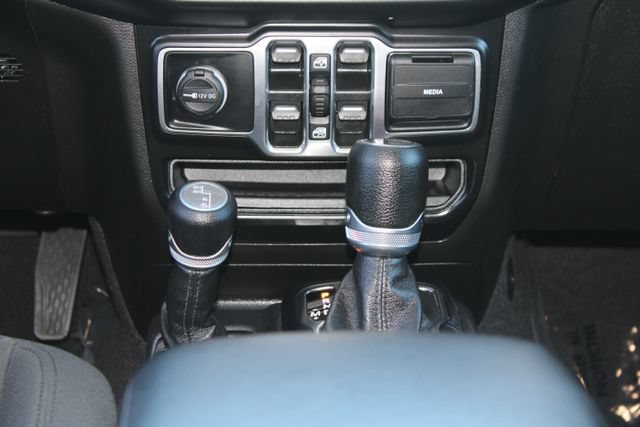 Used 2022 Jeep Gladiator Overland AWD/4WD image 21