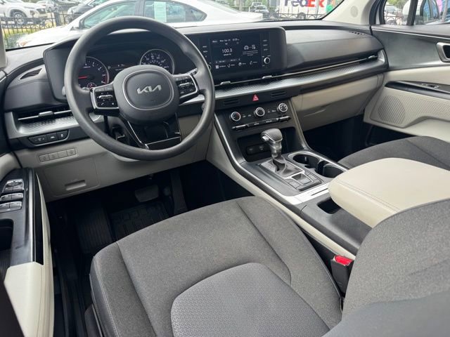 Used 2024 Kia Carnival LX FWD image 11