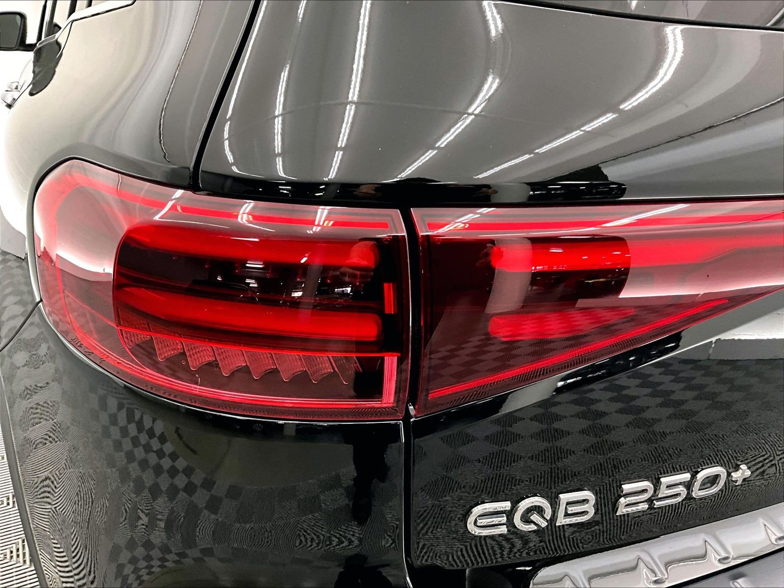 Certified 2024 Mercedes-Benz EQB 250+ image 27