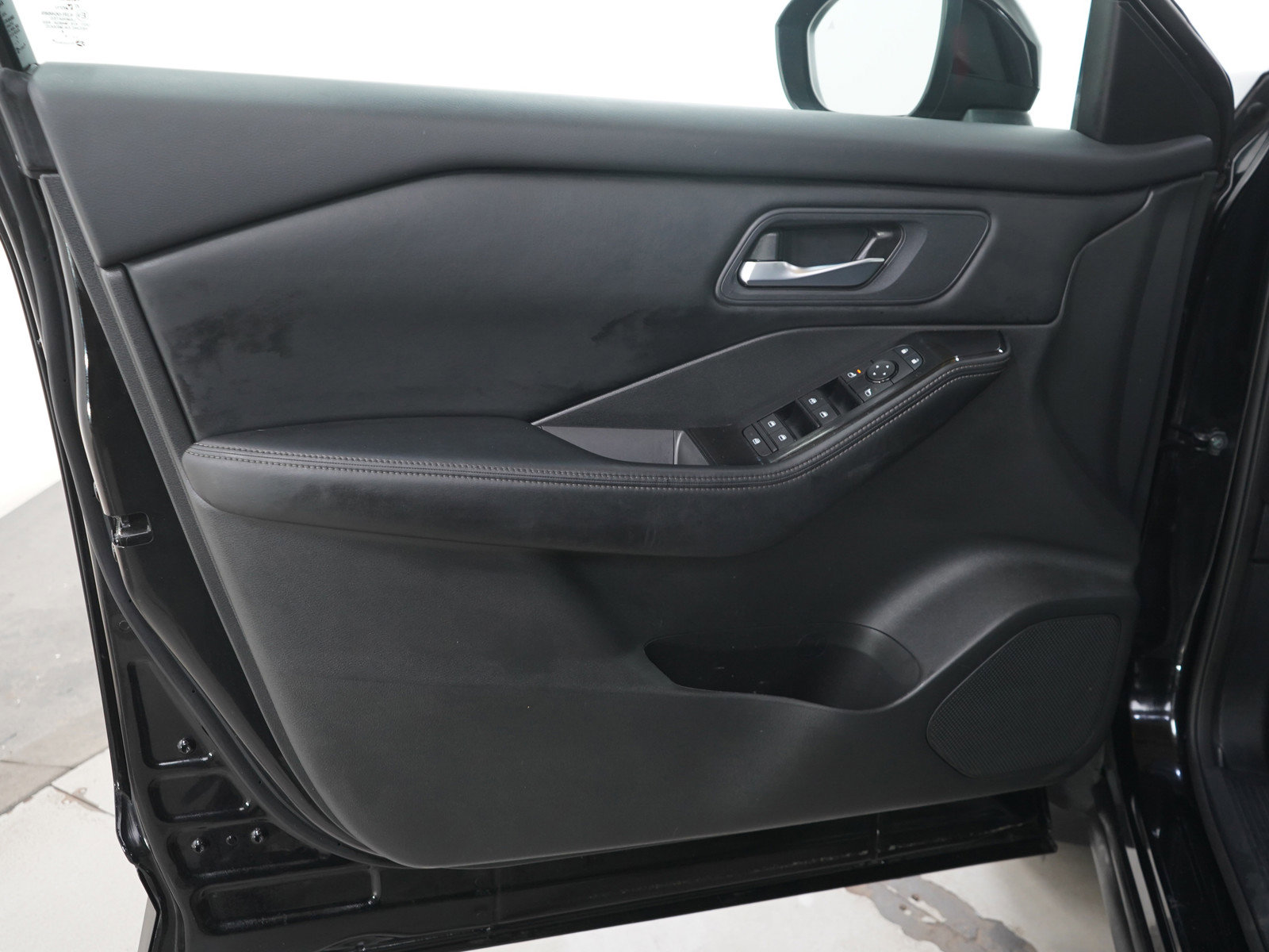 Used 2024 Nissan Rogue SV AWD/4WD image 22