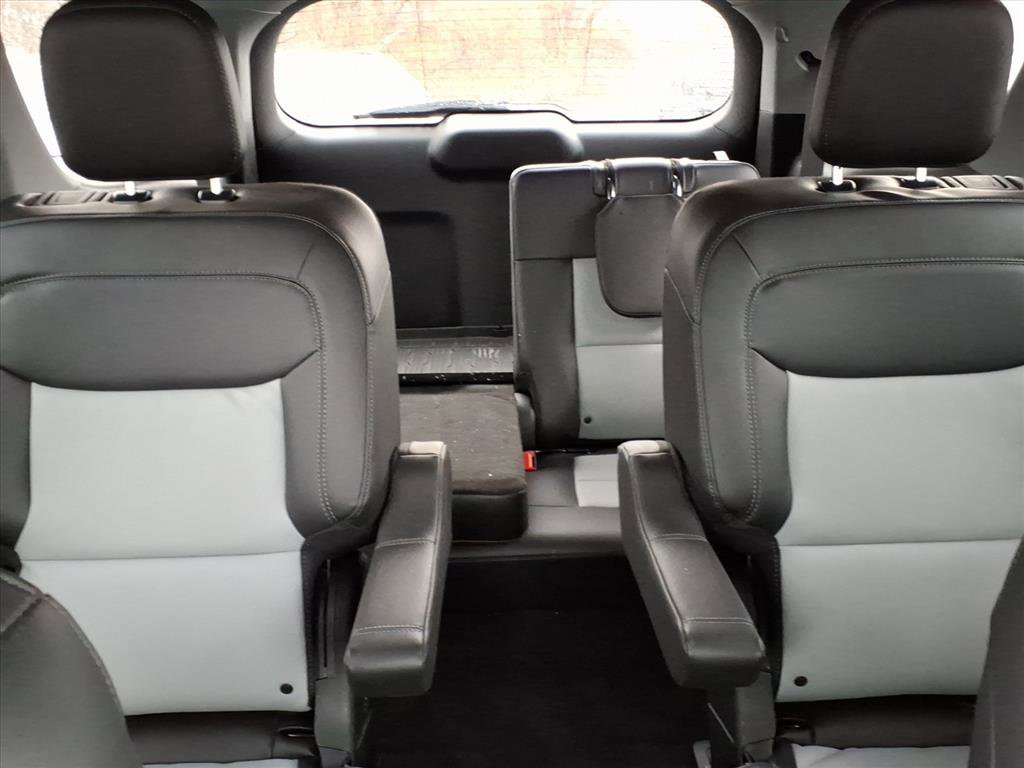 Certified 2022 Ford Explorer XLT w/ Equipment Group 202A image 5