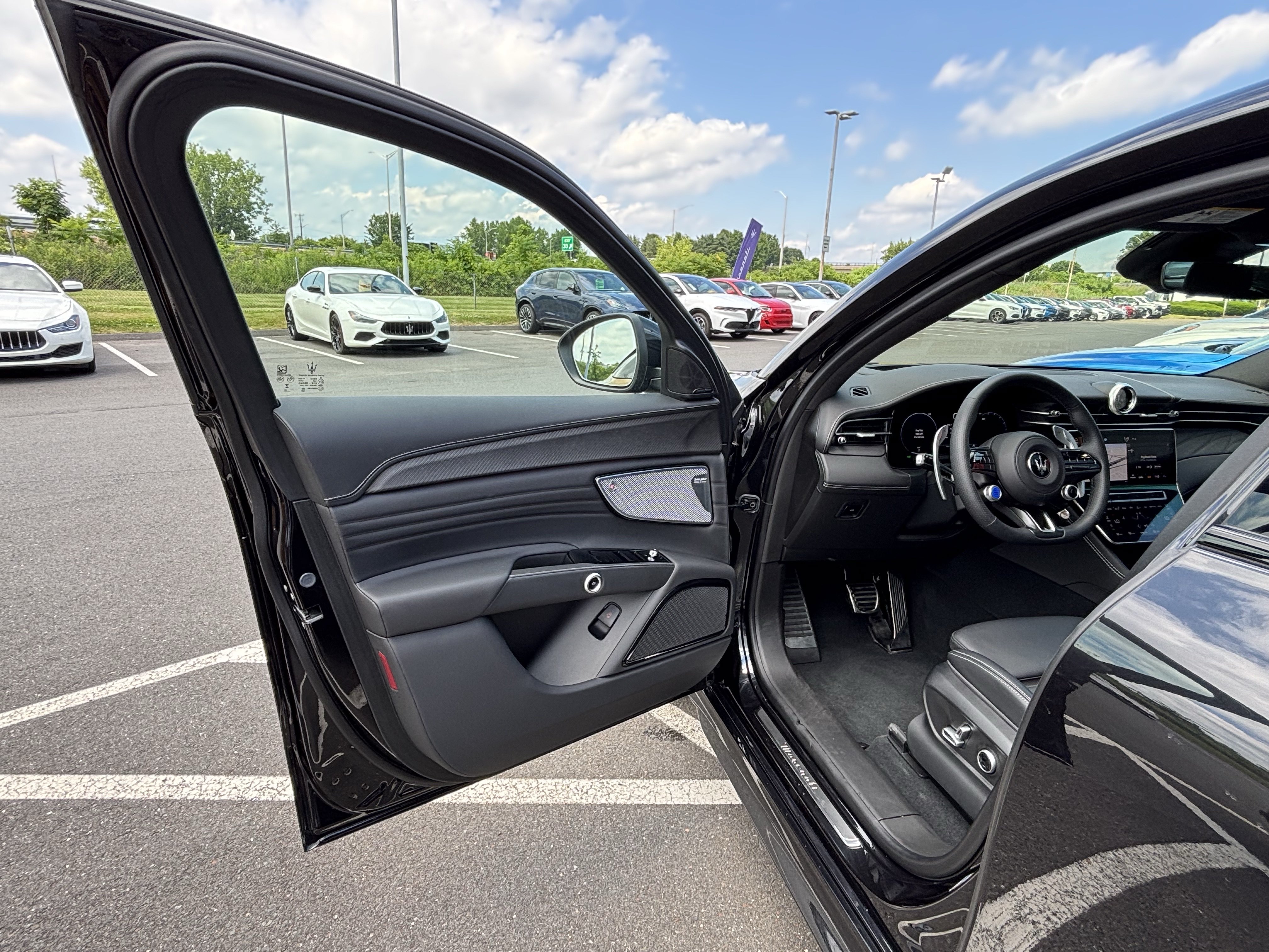 Used 2025 Maserati Grecale Folgore AWD/4WD image 31