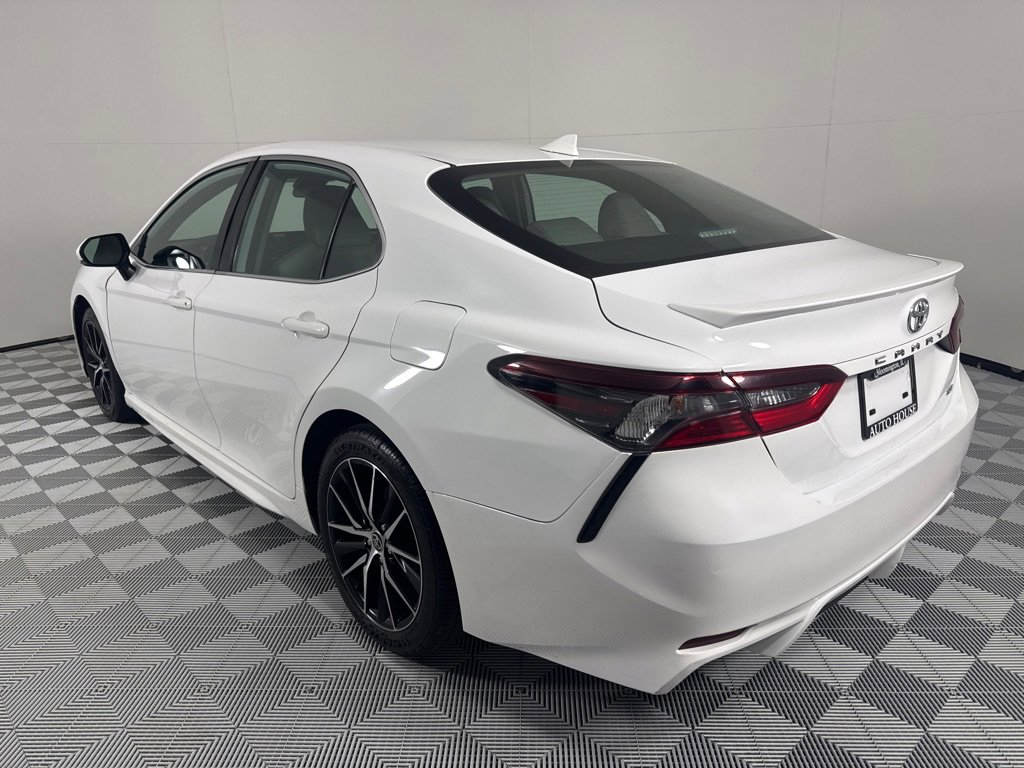 Used 2022 Toyota Camry SE image 6