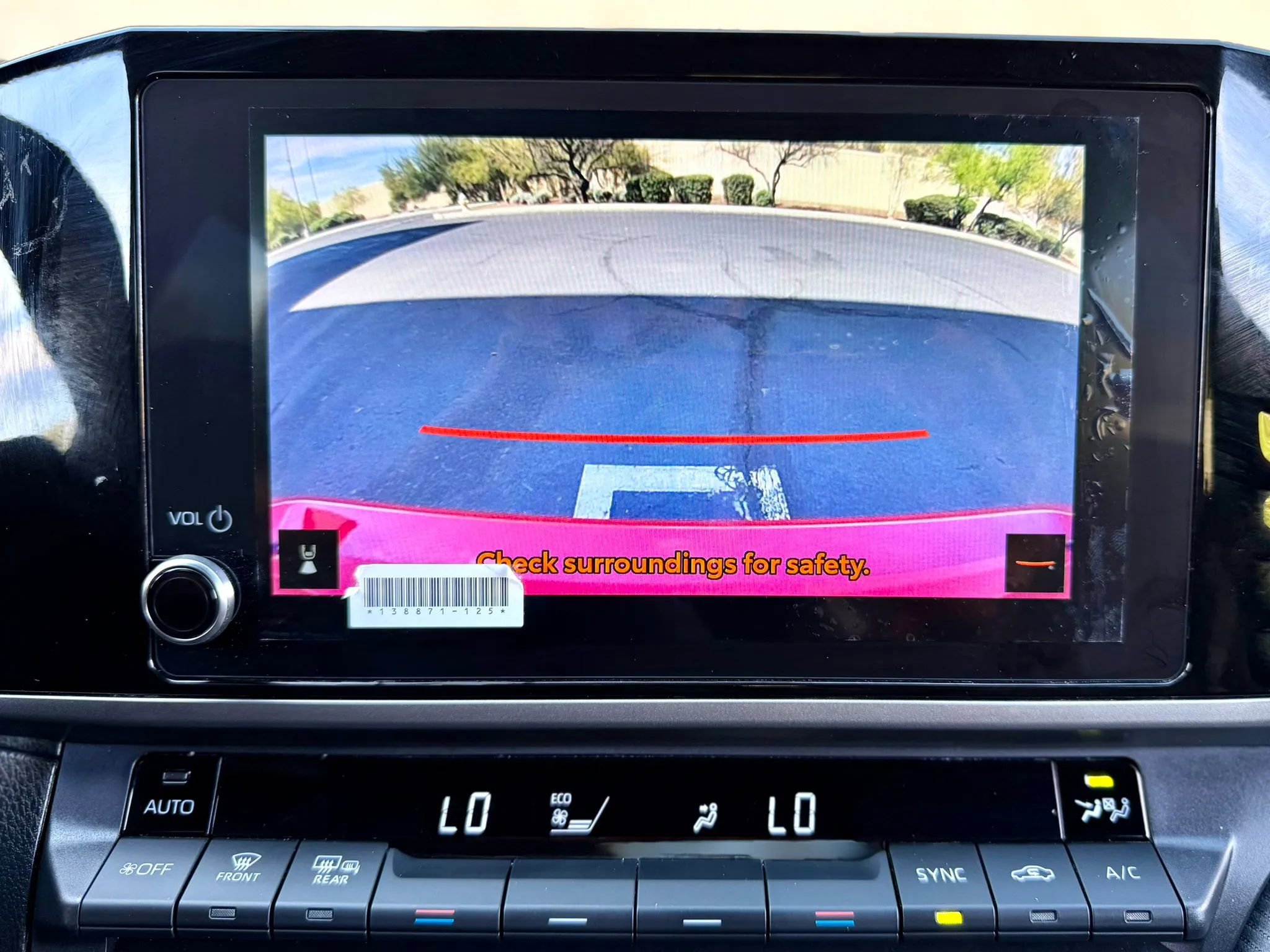 Used 2025 Toyota Camry SE w/ Convenience Package image 15
