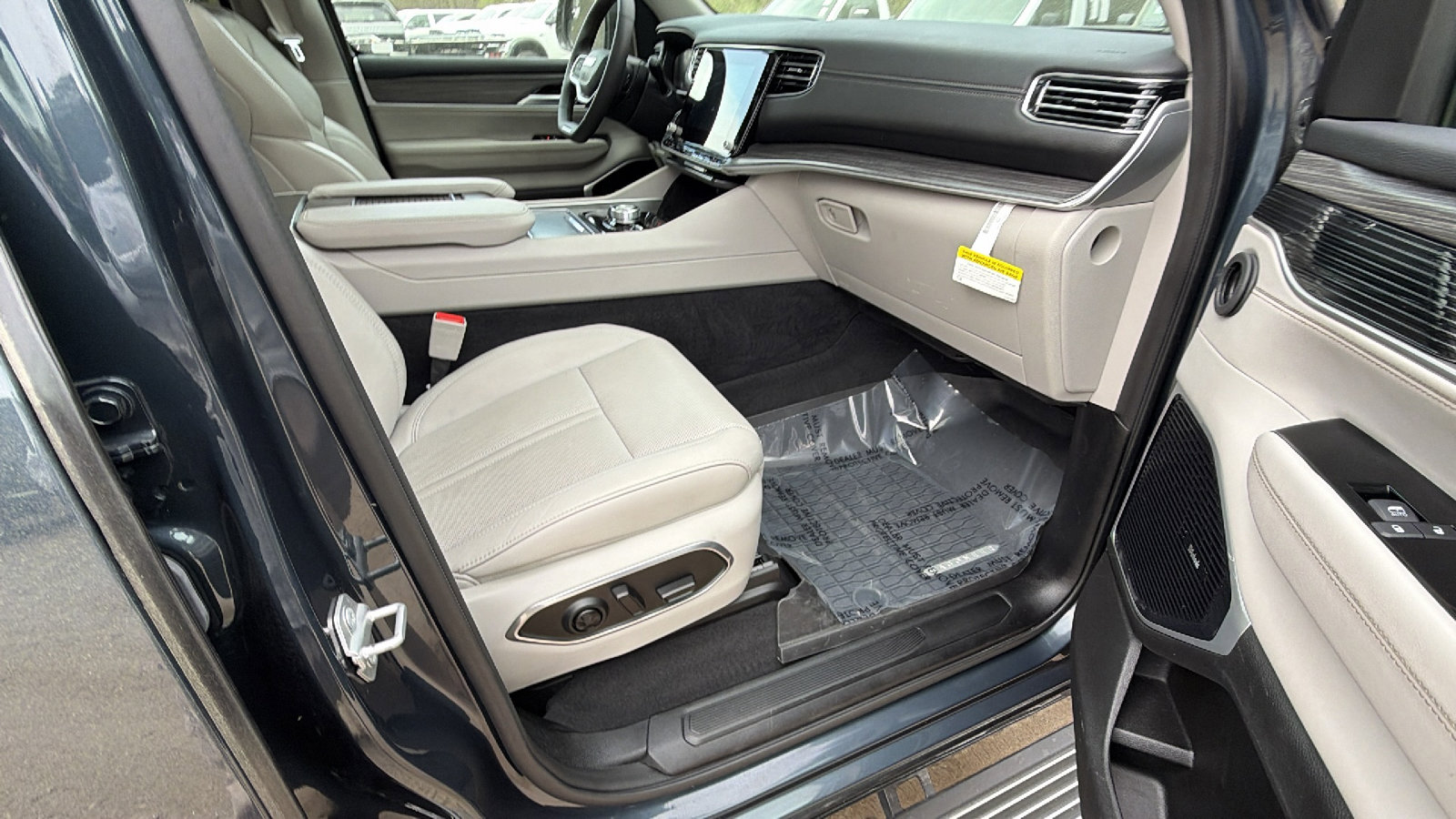 Used 2024 Jeep Wagoneer Series III w/ Premium Group I image 20