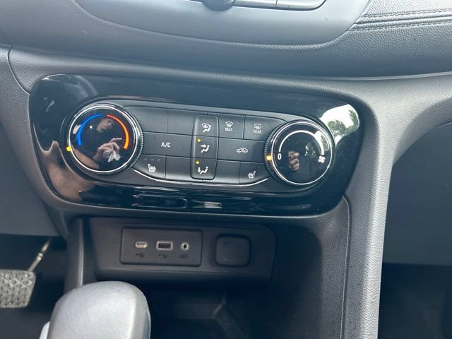 Used 2023 Buick Encore GX Preferred w/ Cold Weather Comfort Package AWD/4WD image 19