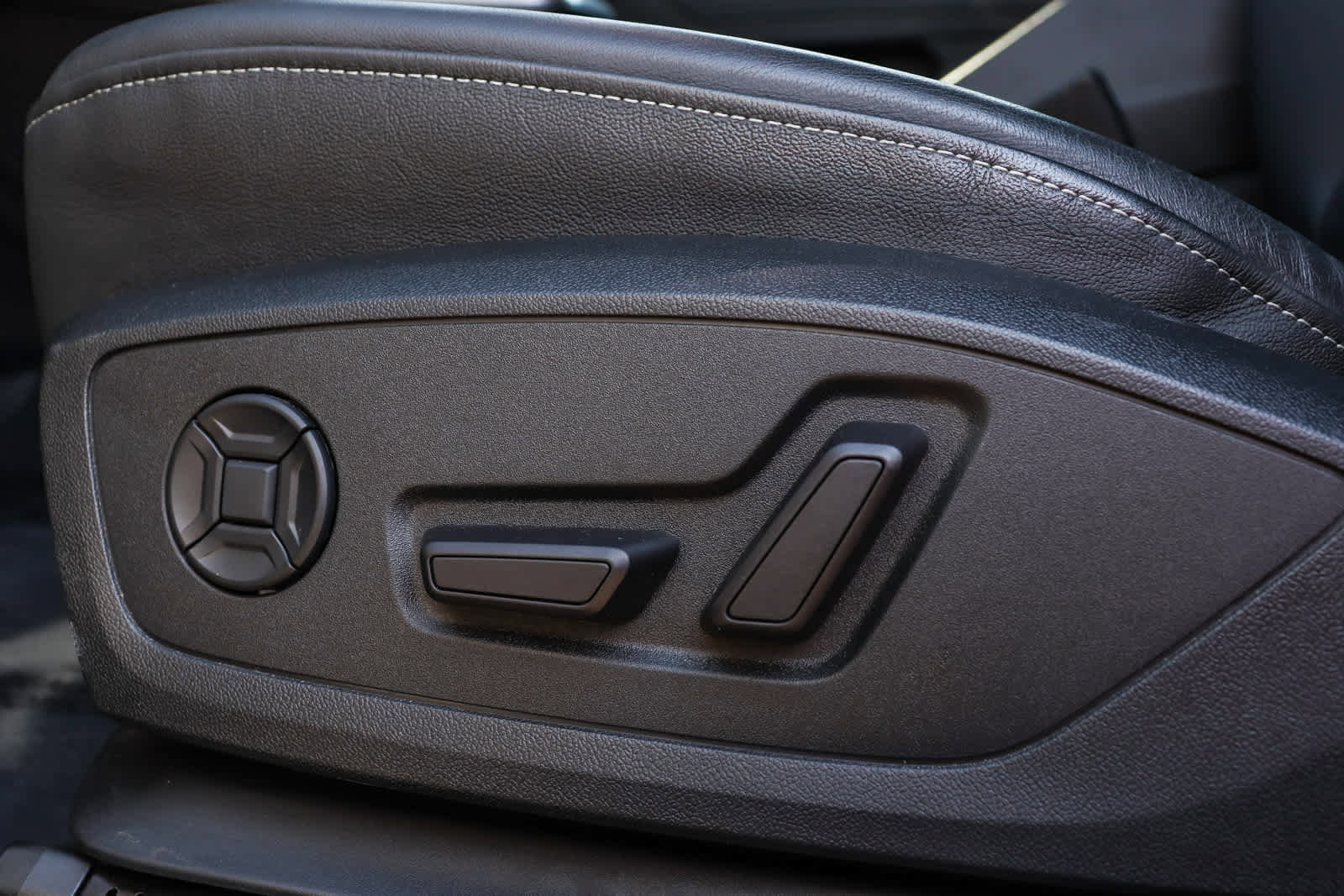 Used 2023 Audi Q4 e-tron Prestige image 26