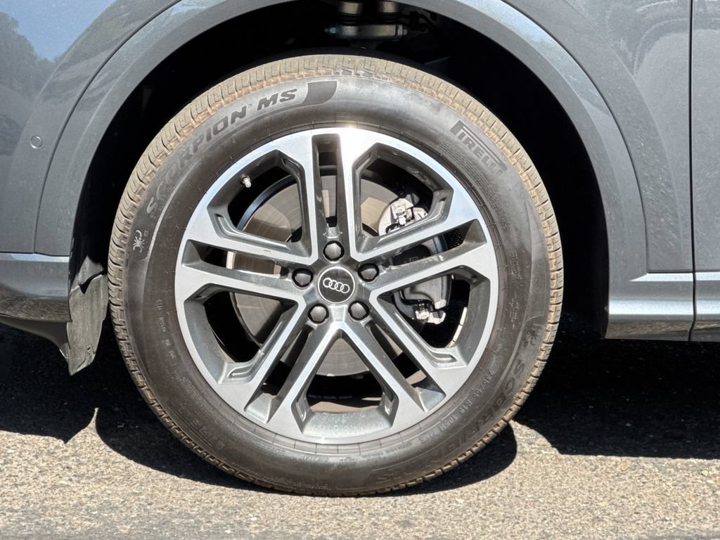 Certified 2025 Audi Q5 Premium AWD/4WD image 39
