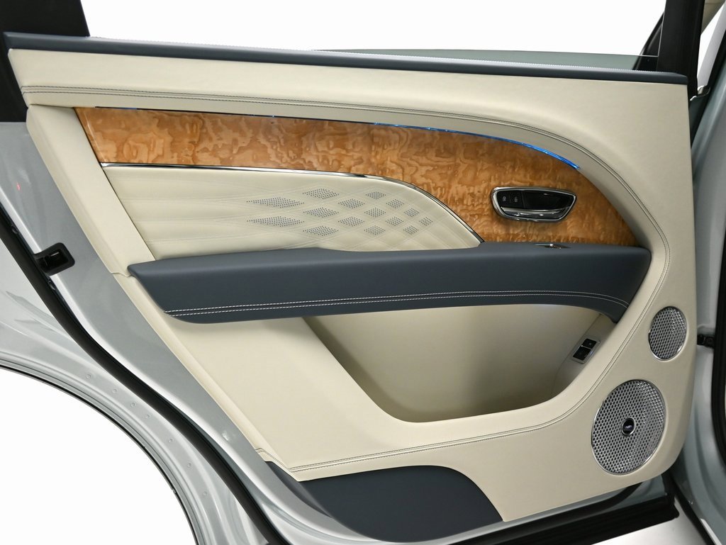 Certified 2025 Bentley Bentayga Extended Wheelbase image 22