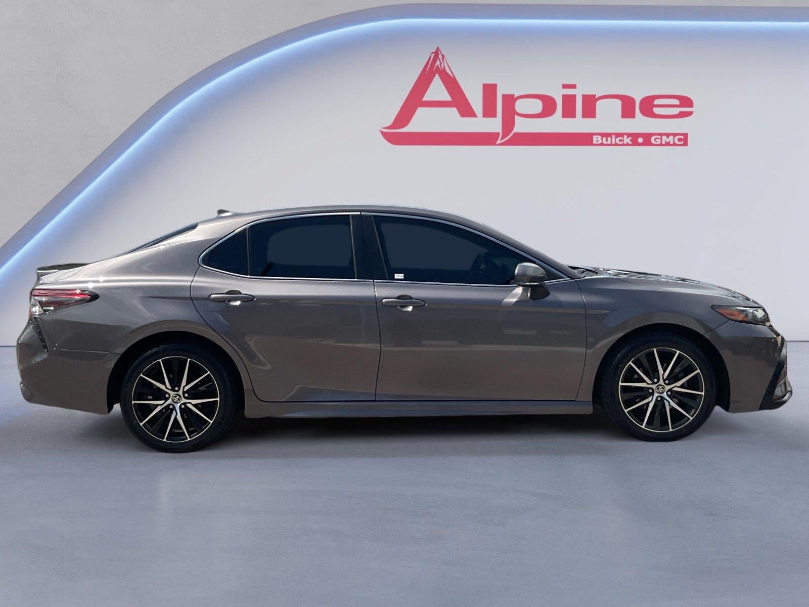 Used 2022 Toyota Camry SE FWD image 6