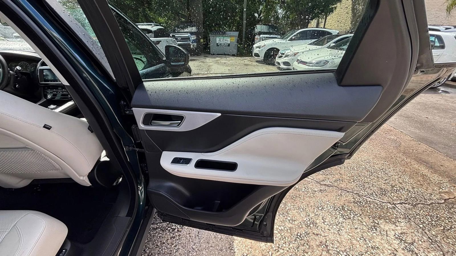 Used 2017 Jaguar F-PACE Prestige image 17