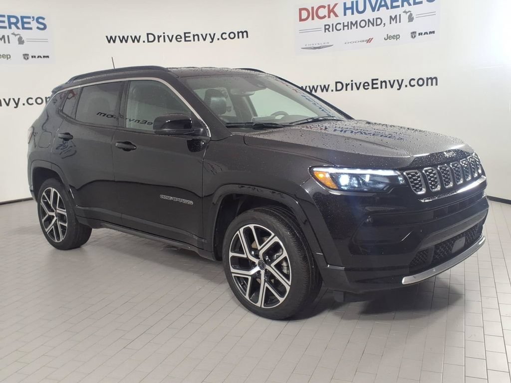 Used 2025 Jeep Compass Limited w/ Elite Group AWD/4WD image 3