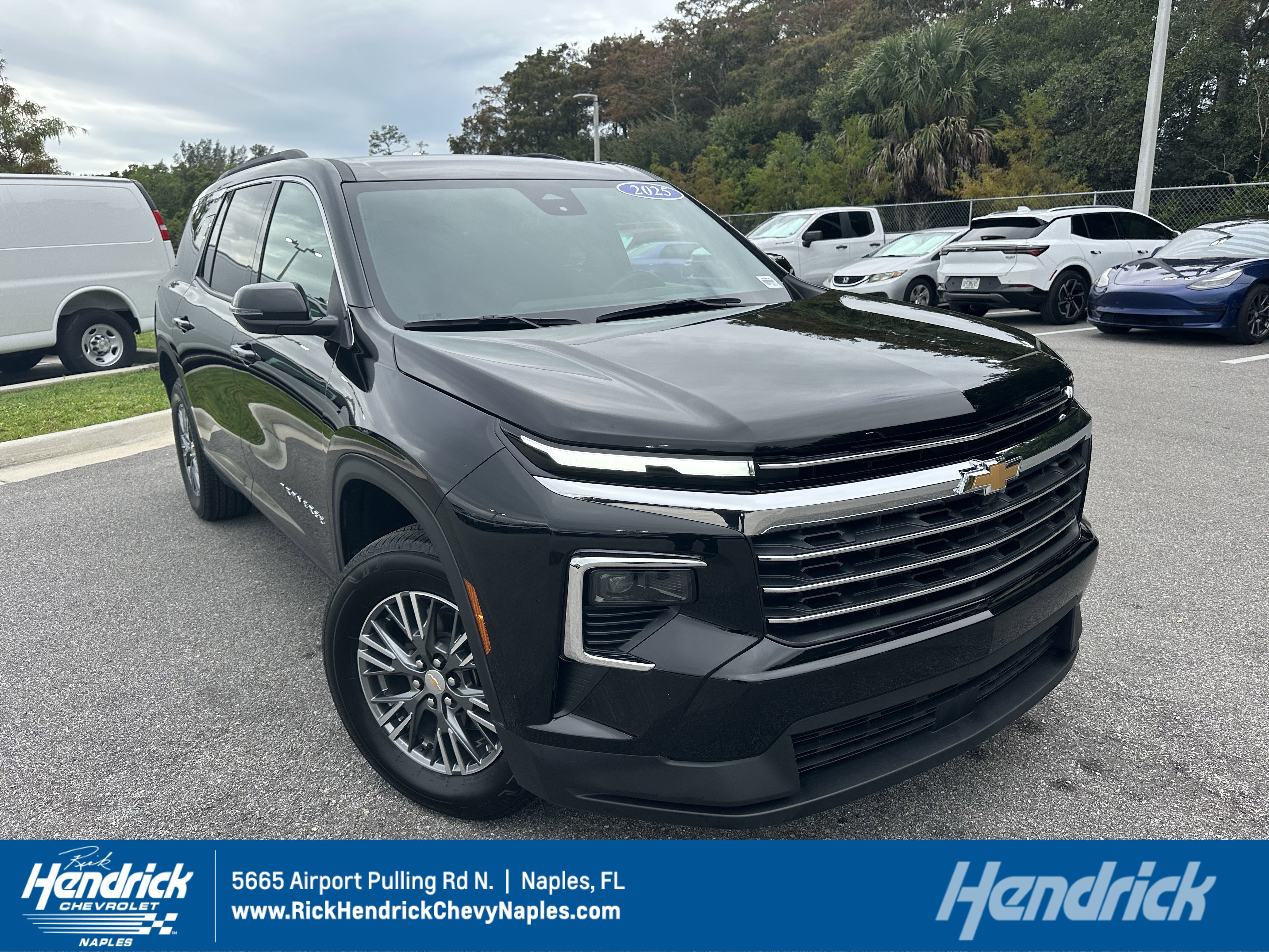 Certified 2025 Chevrolet Traverse LT image 1