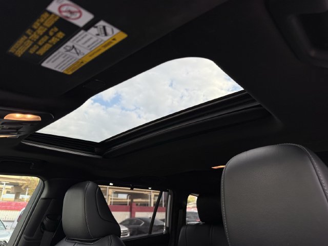 Used 2024 Toyota Highlander XSE FWD image 27