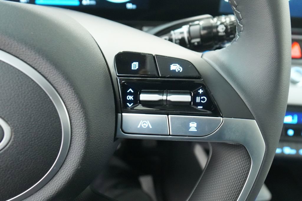 New 2026 Hyundai Elantra Limited image 38