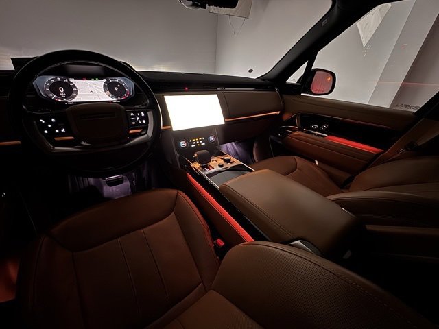 Used 2023 Land Rover Range Rover Long Wheelbase SE image 39