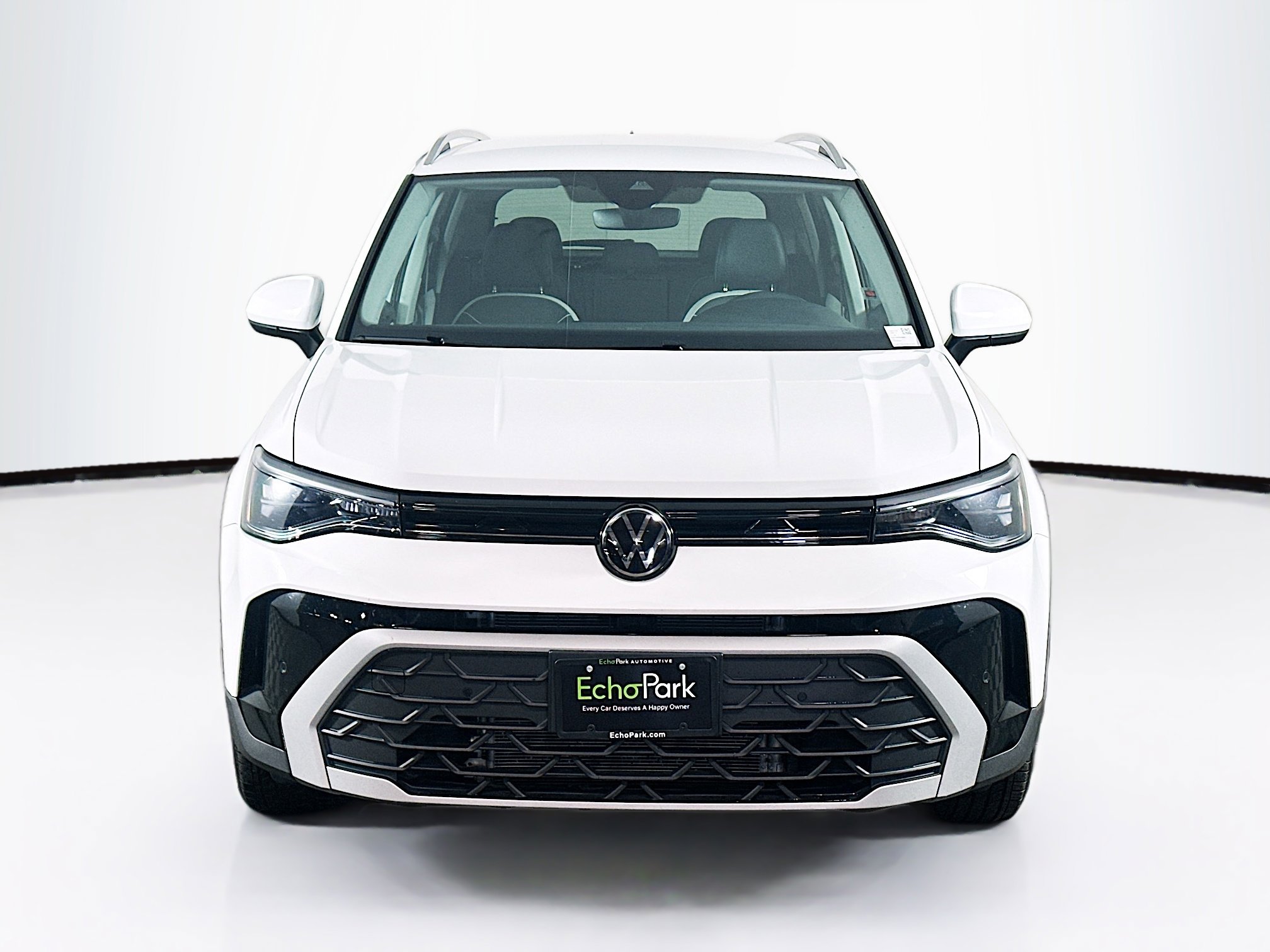 Used 2025 Volkswagen Taos SE FWD image 2