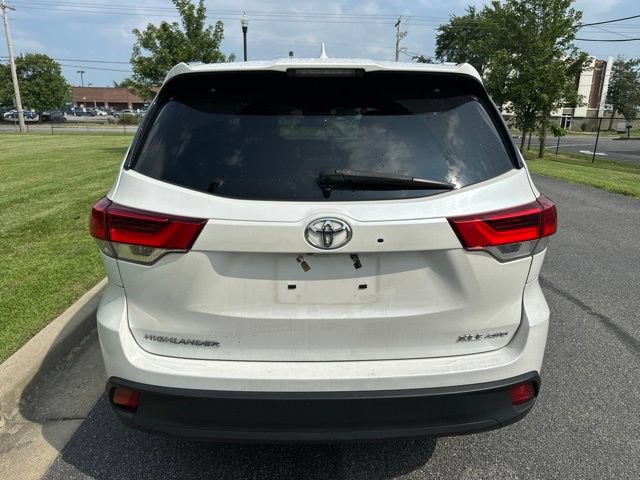 Used 2019 Toyota Highlander XLE AWD/4WD image 19
