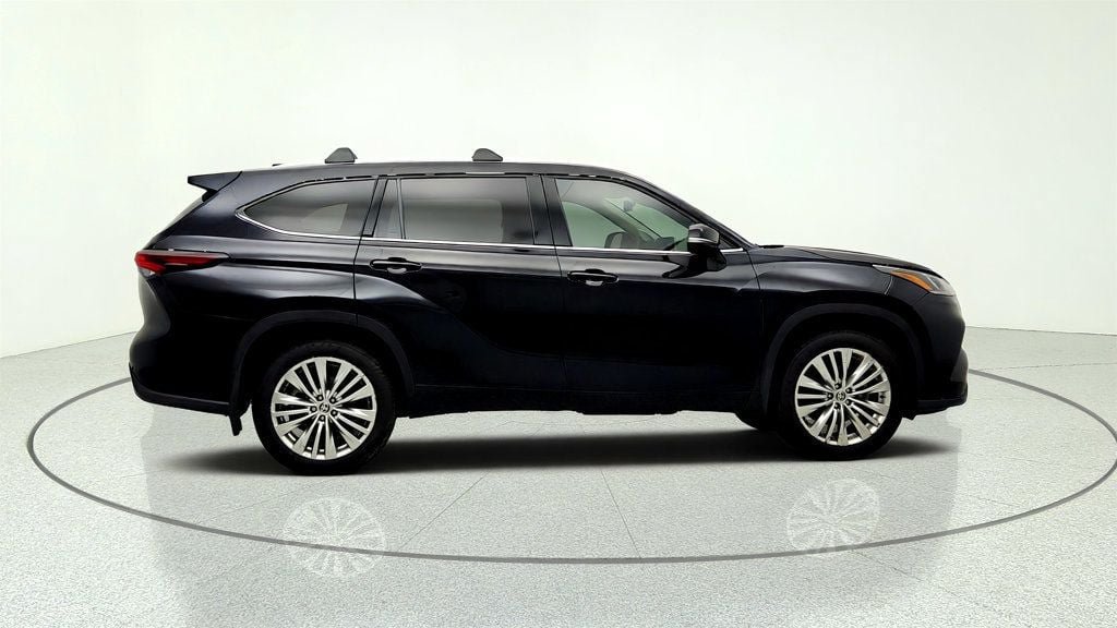 Used 2025 Toyota Highlander Platinum AWD/4WD image 4