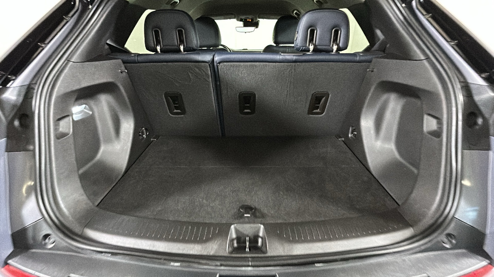 Used 2023 Chevrolet Bolt EUV Premier FWD image 32