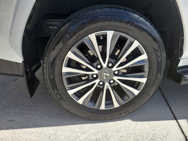 Used 2022 Lexus LX 600 4WD w/ Premium Package image 8