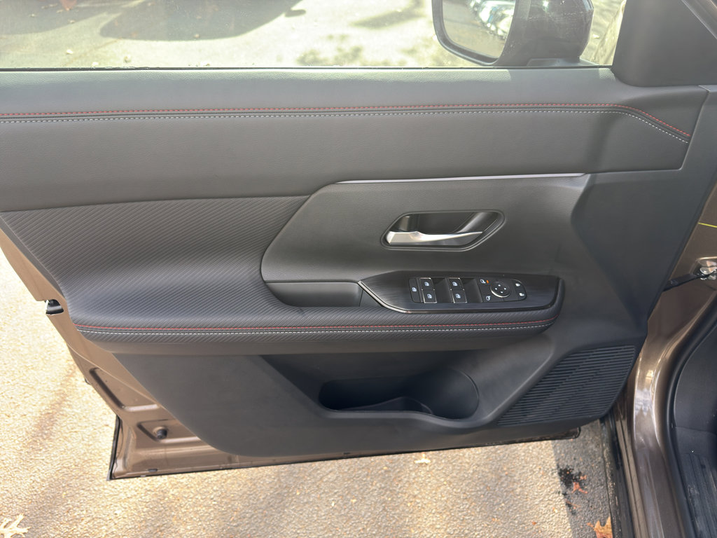 New 2026 Nissan Kicks SR w/ Cold Weather Package image 17