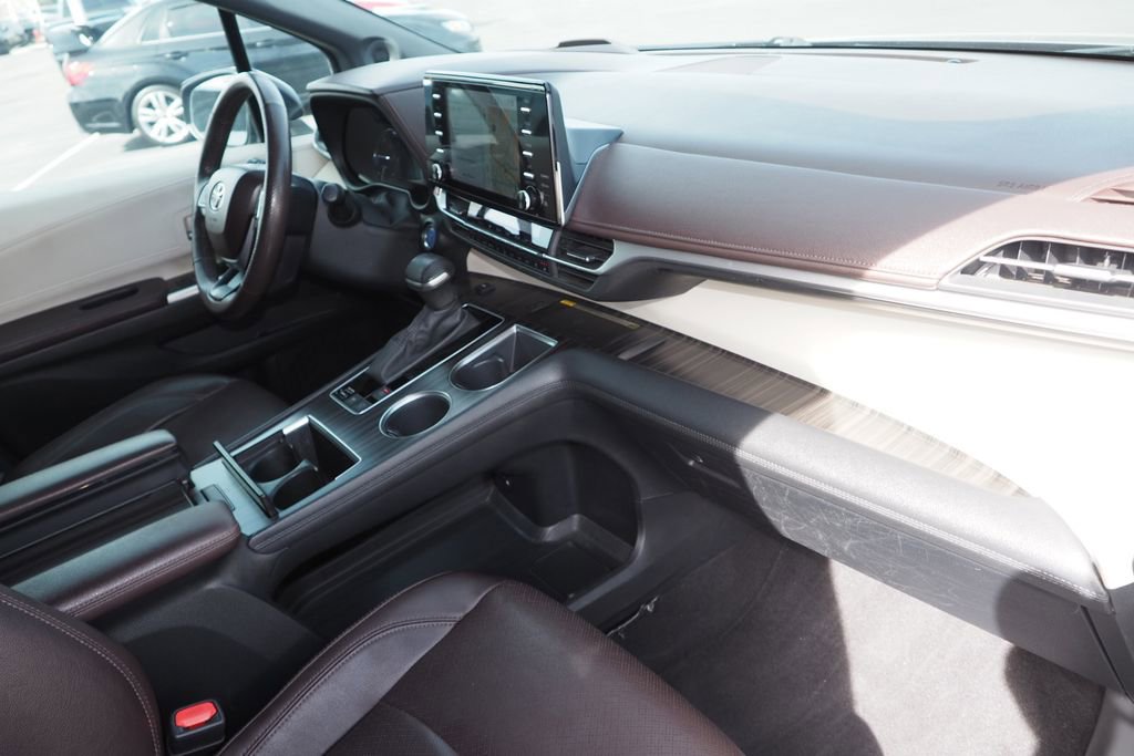 Used 2023 Toyota Sienna Platinum image 22