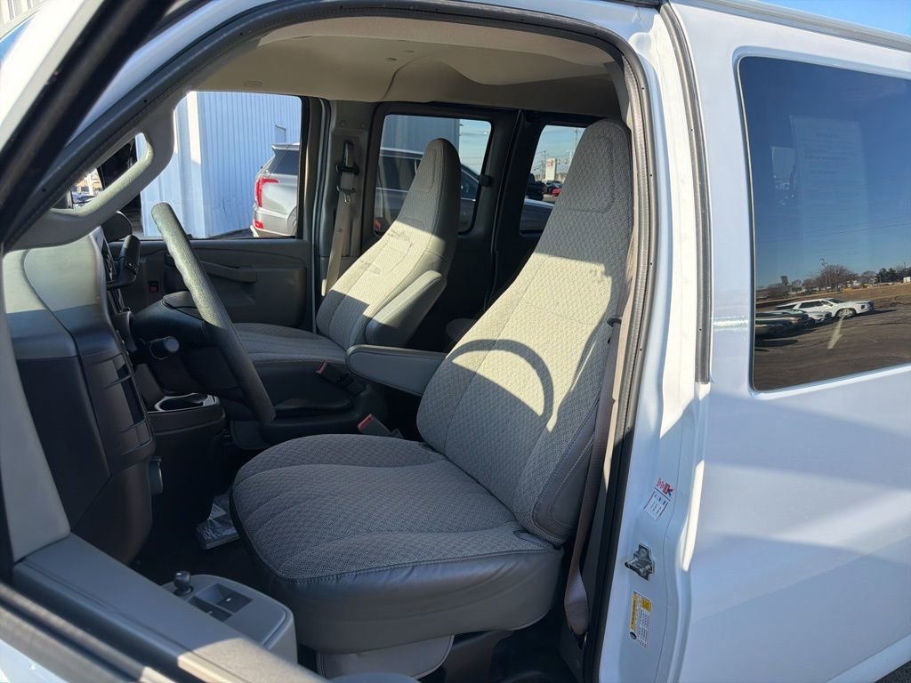 Used 2024 Chevrolet Express 3500 LS w/ Chrome Appearance Package RWD image 14